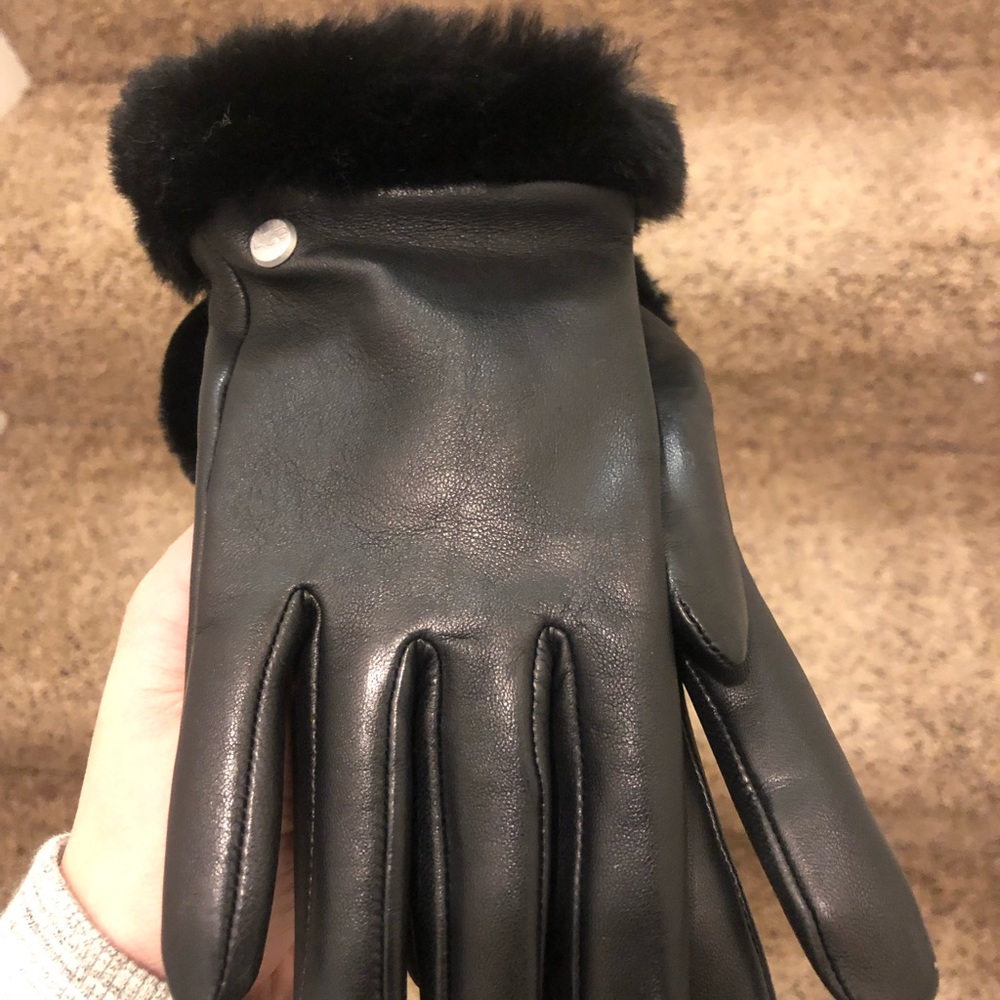 UGG WOMEN'S BLACK LEATHER SHEARLING GLOVES NEW!